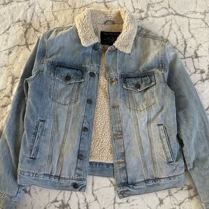 True Religion Trucker Jacket  M Sherpa Lined PorkChop Denim Distressed, Classic